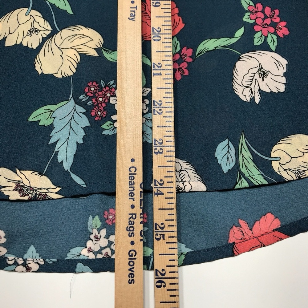 Floral Print Women's Top size medium - Picture 11 of 12